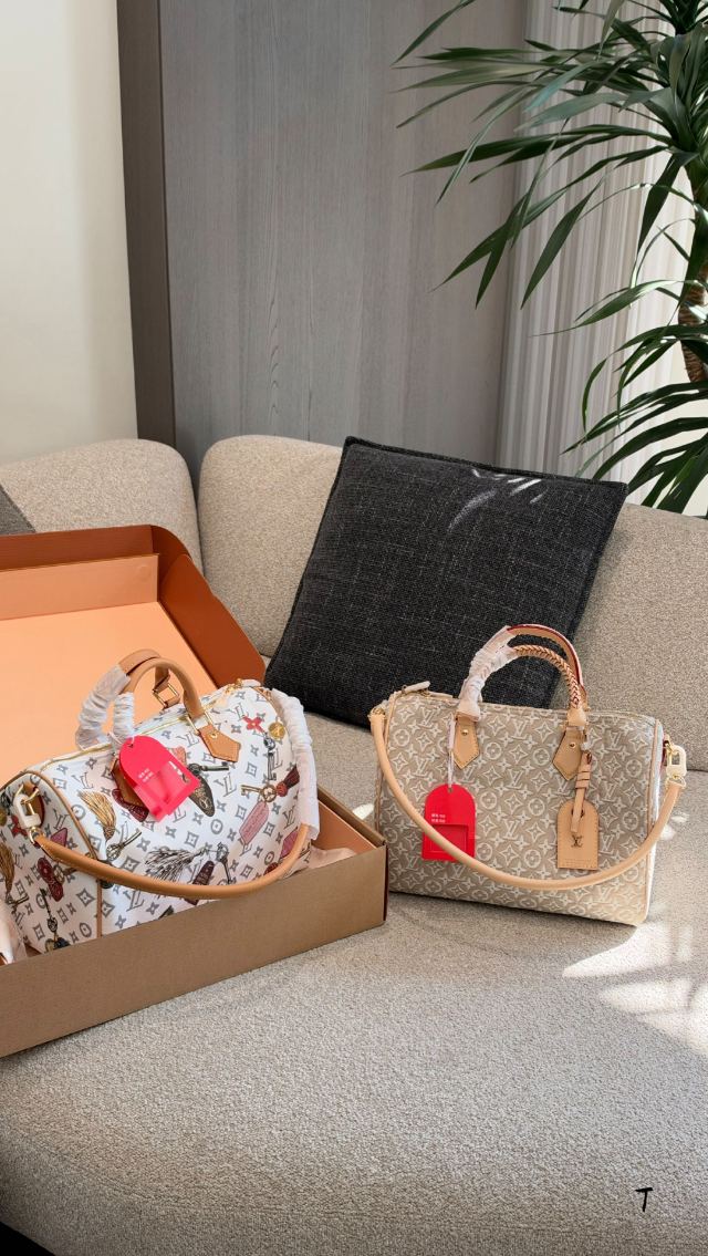 LOUIS VUITTON 467677